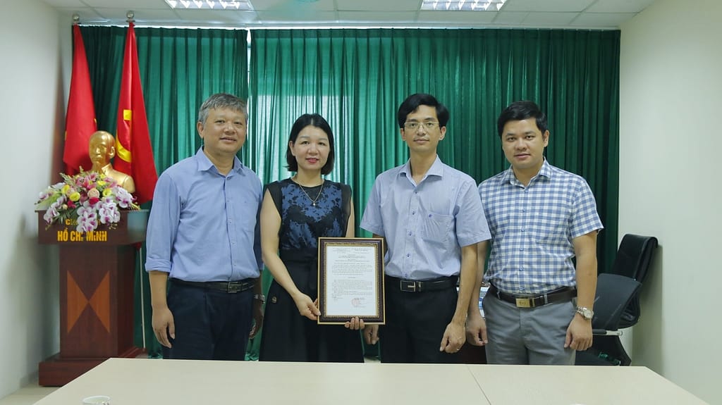 tHÀNH LAAHP TRUNG TÂM ĐÀO TẠO QUỐC TẾ