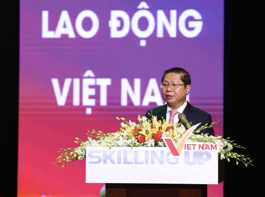 Thứ trưởng Bộ LĐ-TB&XH Lê Tấn Dũng phát biểu khai mạc chương trình.